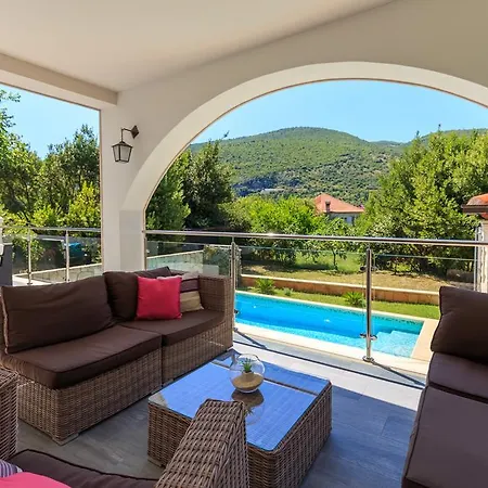 Vila Hedera Estate, Hedera X