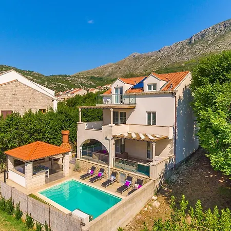 Vila Hedera Estate, Hedera X *