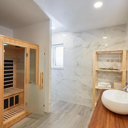 Villa Hedera Estate, Hedera X