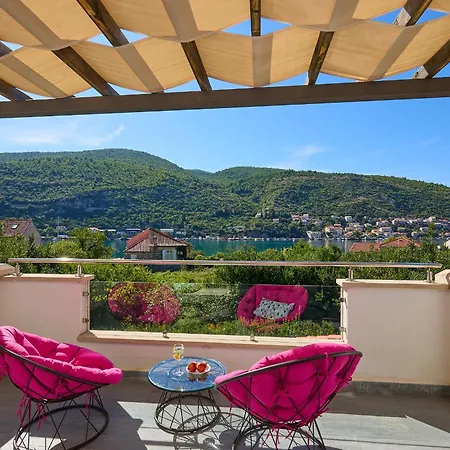 Hedera Estate, Hedera X Mokošica