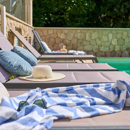 Hedera Estate, Hedera X * Mokošica