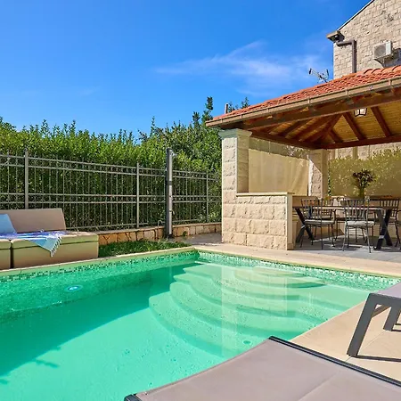 Villa Hedera Estate, Hedera X