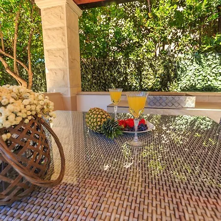 Villa Hedera Estate, Hedera X
