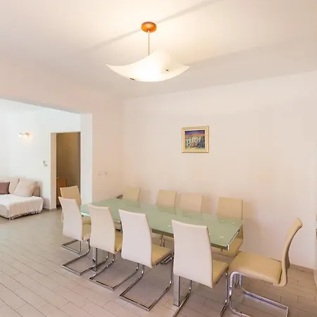 Villa Hedera Estate, Hedera X