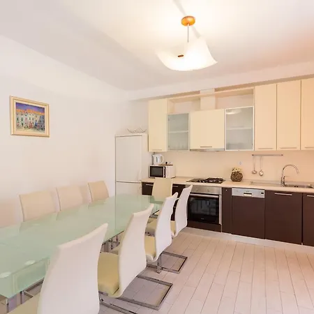 Villa Hedera Estate, Hedera X Mokošica