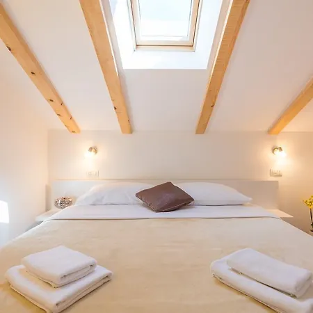 Hedera Estate, Hedera X Mokošica