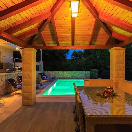 Hedera Estate, Hedera X