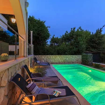 Villa Hedera Estate, Hedera X Mokošica