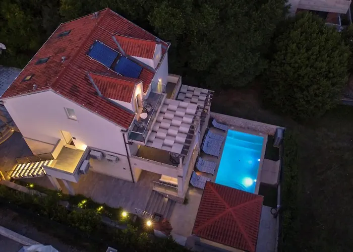 Villa Hedera Estate, Hedera X *