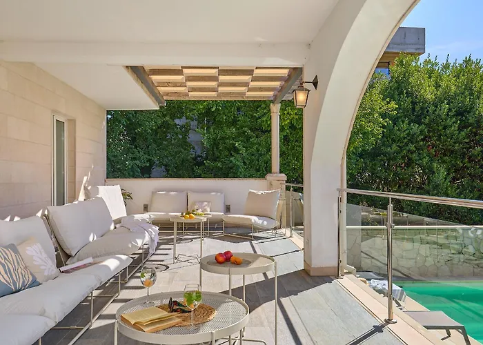 Hedera Estate, Hedera X Mokošica