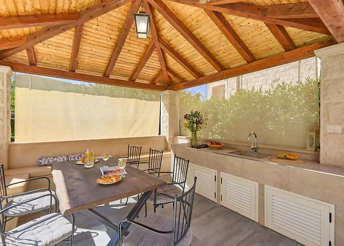 Hedera Estate, Hedera X * Mokošica