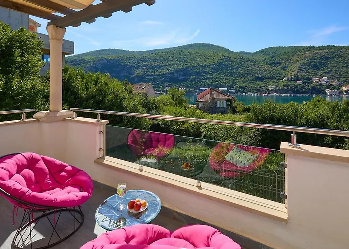 Hedera Estate, Hedera X Mokošica