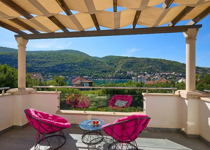 Hedera Estate, Hedera X Mokošica