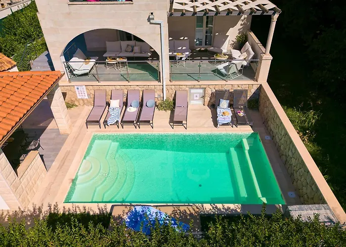 Hedera Estate, Hedera X * Mokošica