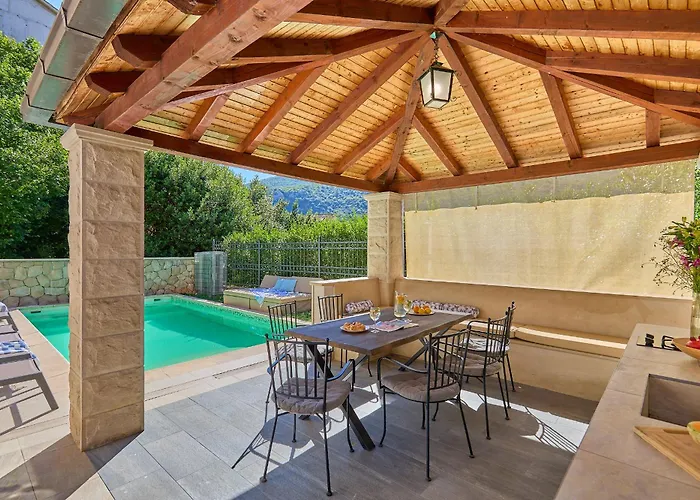 Hedera Estate, Hedera X Mokošica