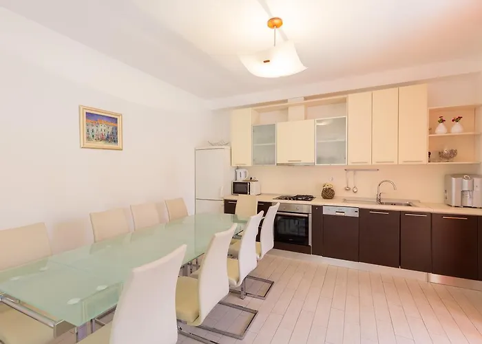 Villa Hedera Estate, Hedera X Mokošica