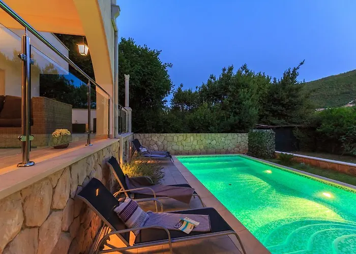 Villa Hedera Estate, Hedera X Mokošica