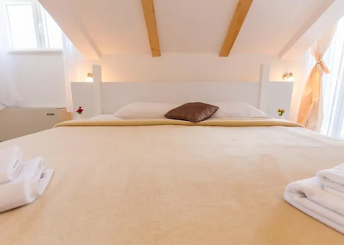 Hedera Estate, Hedera X * Mokošica